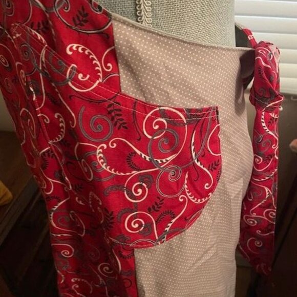NEW HANDMADE Red/White/Grey FULL Apron with pockets - Picture 2 of 3